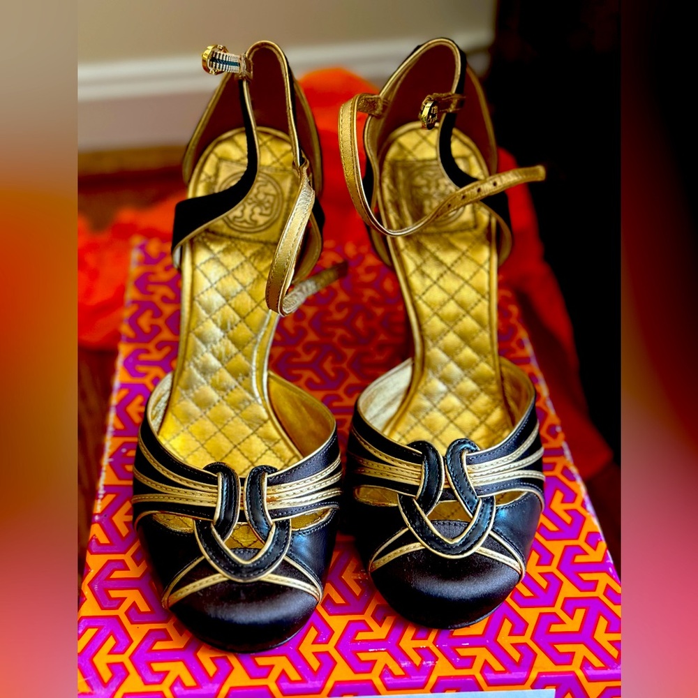 EUC Tory Burch Daisy Heels- size 7